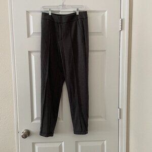 Nine West Tapered Fit Grey / Black Dress Pants Size 6 excellent condition